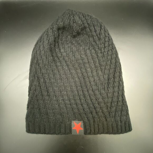 Black Slouchy Fleece Lined Knit Beanie with Red Star Tag Unisex - Picture 1 of 5